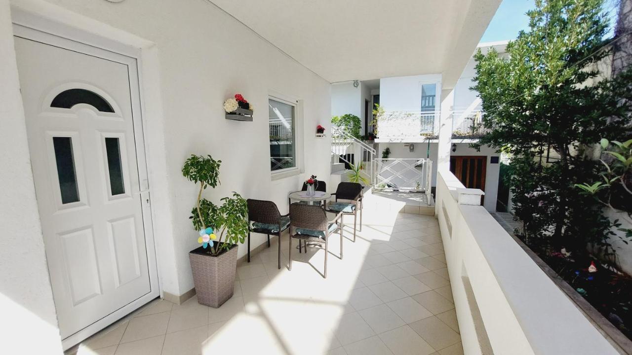 Luna Apartments Baška Voda Extérieur photo